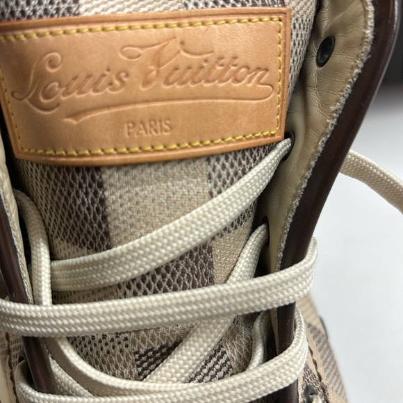 Louis Vuitton - Picture 8 of 12